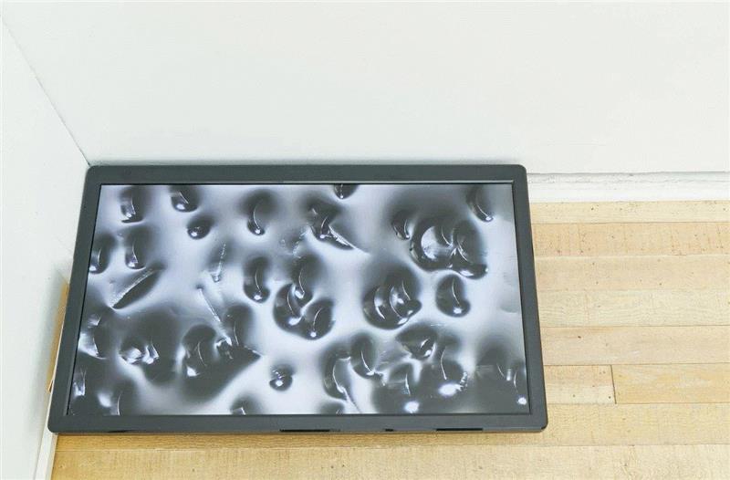  邝镇禧，《Blink》，单频道录像、非同步声音，33分钟，2016  
