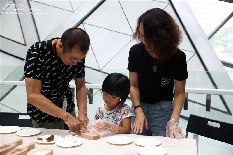 回顾|假日亲子学“非遗”,花好“乐”圆阖家欢,亲子,假日,非遗,圆阖家欢,团扇,饼印,月饼,余兆基,工艺,扇面