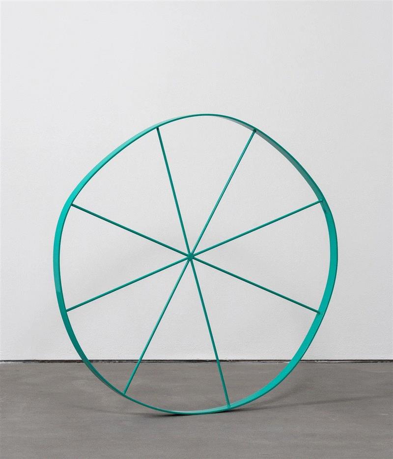 Gary Hume, Wonky Wheel, 2018,Sprüth Magers 柏林丨加里·休姆 Gary Hume 新展开幕,Hume,Sprüth,Magers,柏林,加里·休姆,轮子,休姆,雕塑,inches,London