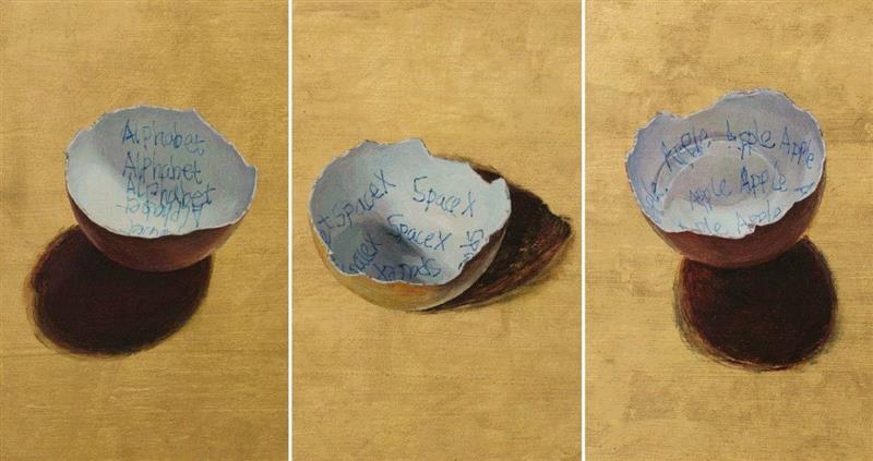 左：刘任，《阿尔法贝特》，2018年，草纸、油彩、金箔、综合材料，17 × 26.5 × 11 厘米