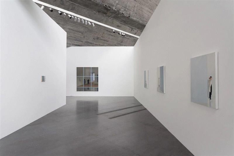 佩斯北京正在展出“蒂姆·艾特尔：场所与姿态”，摄影：杨灏，佩斯画廊供图,佩斯北京国庆长假特别开馆 展出「蒂姆·艾特尔：场所与姿态」,艾特尔,佩斯,蒂姆,姿态,长假,canvas,绘画,时空,杨灏,艺术节
