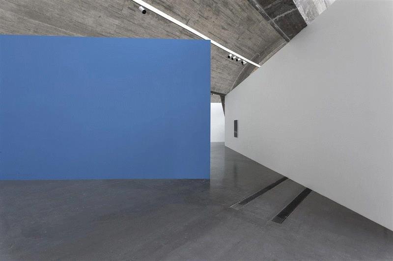 佩斯北京正在展出“蒂姆·艾特尔：场所与姿态”，摄影：杨灏，佩斯画廊供图,佩斯北京国庆长假特别开馆 展出「蒂姆·艾特尔：场所与姿态」,艾特尔,佩斯,蒂姆,姿态,长假,canvas,绘画,时空,杨灏,艺术节