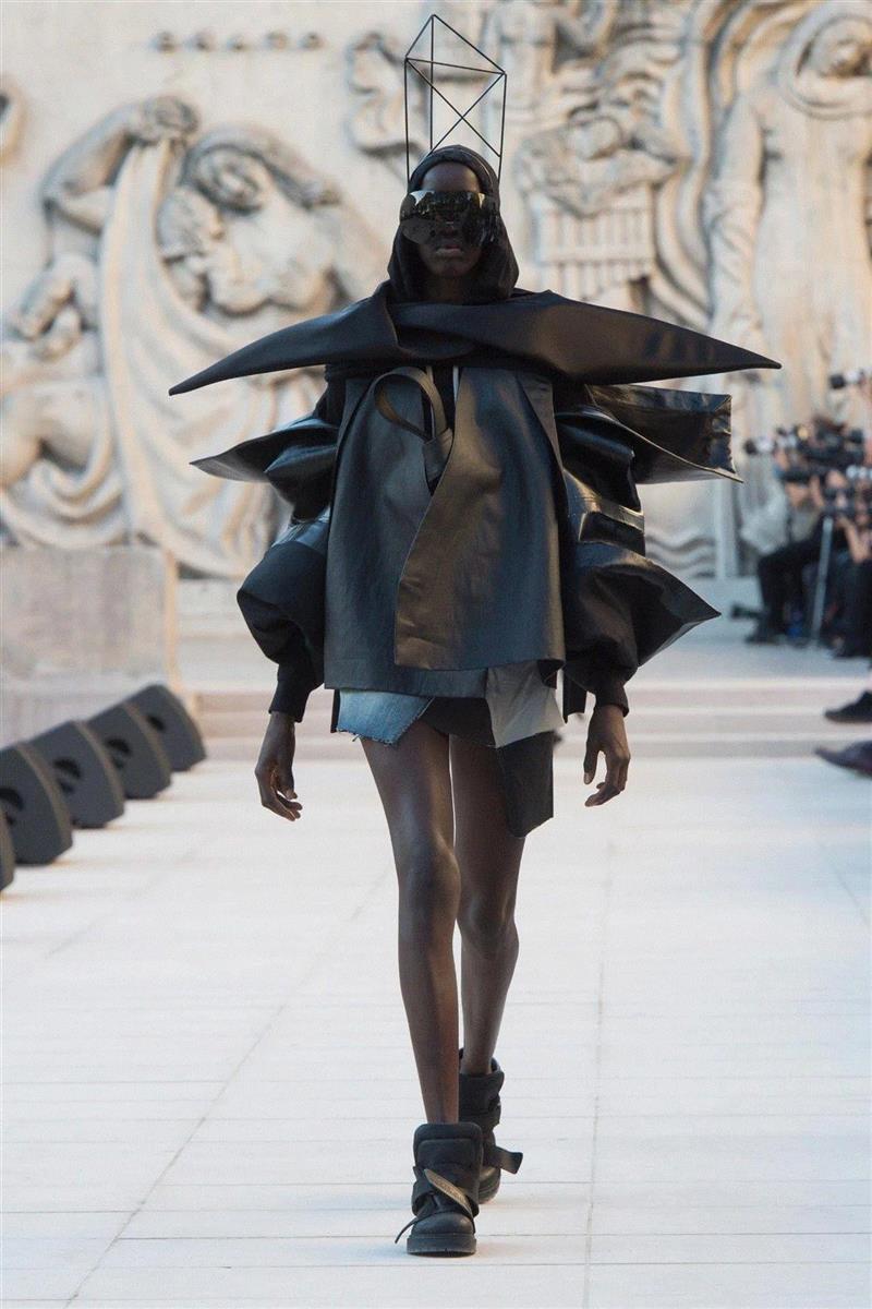 【IFA-时尚资讯】独立和怪异也可以是一种生存之道\Rick Owens,IFA,资讯,生存之道,Owens,欧文斯,设计师,节目,塔特林,夹克,Spring