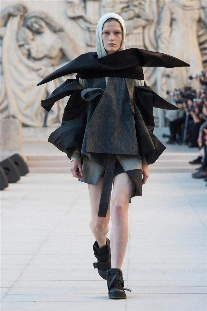 【IFA-时尚资讯】独立和怪异也可以是一种生存之道\Rick Owens,IFA,资讯,生存之道,Owens,欧文斯,设计师,节目,塔特林,夹克,Spring