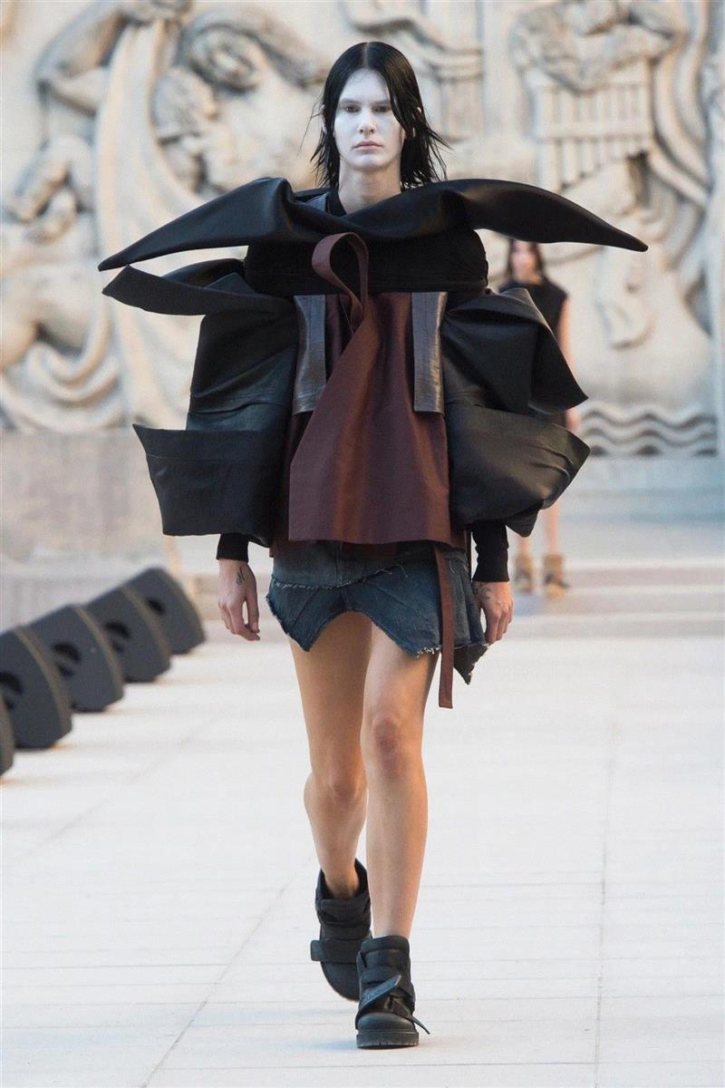 【IFA-时尚资讯】独立和怪异也可以是一种生存之道\Rick Owens,IFA,资讯,生存之道,Owens,欧文斯,设计师,节目,塔特林,夹克,Spring