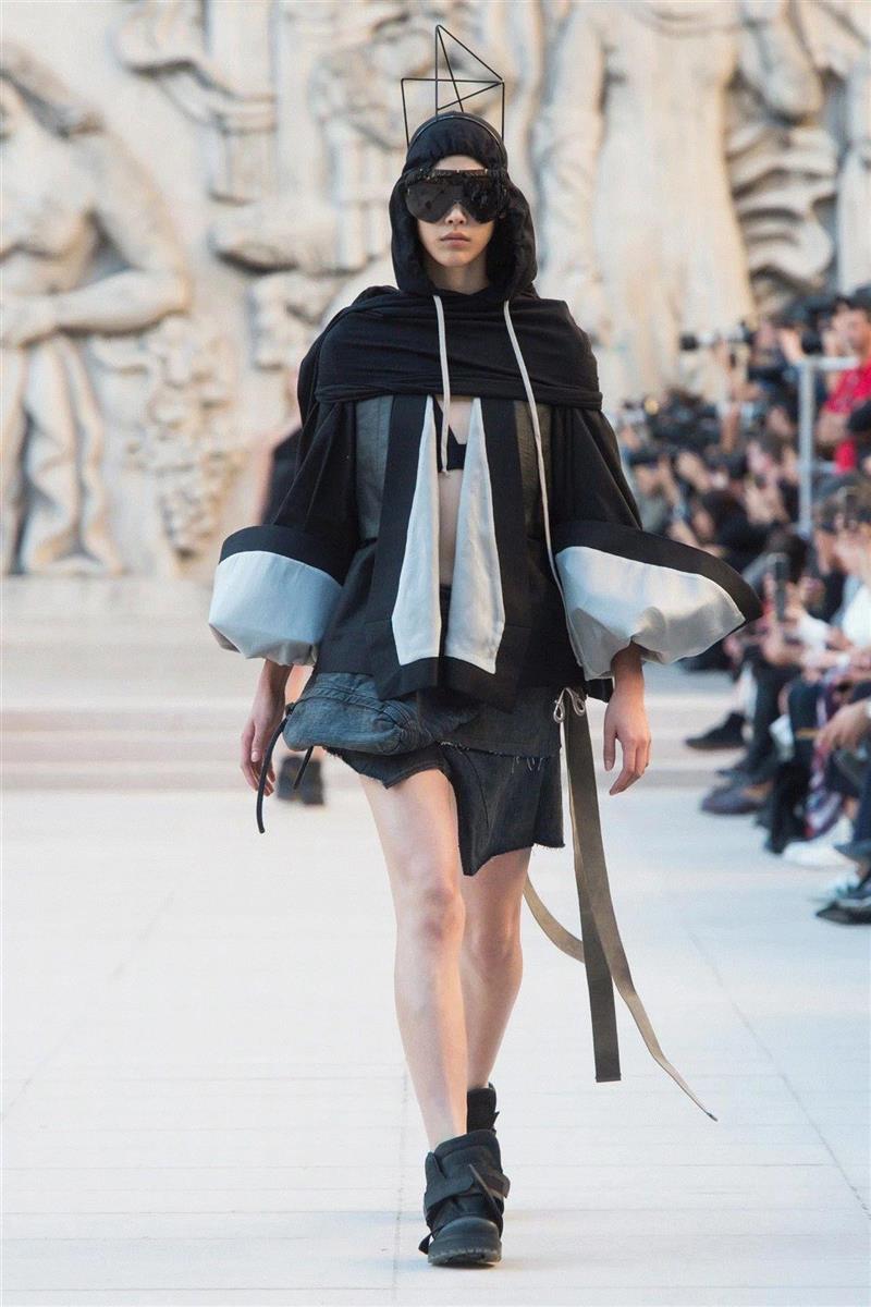 【IFA-时尚资讯】独立和怪异也可以是一种生存之道\Rick Owens,IFA,资讯,生存之道,Owens,欧文斯,设计师,节目,塔特林,夹克,Spring