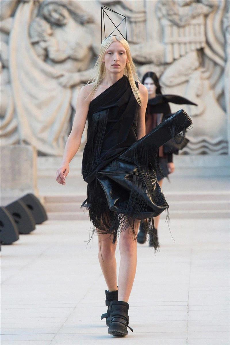 【IFA-时尚资讯】独立和怪异也可以是一种生存之道\Rick Owens,IFA,资讯,生存之道,Owens,欧文斯,设计师,节目,塔特林,夹克,Spring