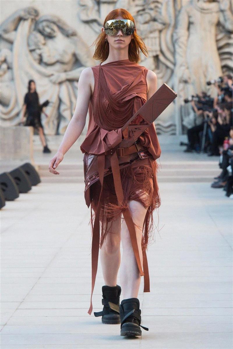 【IFA-时尚资讯】独立和怪异也可以是一种生存之道\Rick Owens,IFA,资讯,生存之道,Owens,欧文斯,设计师,节目,塔特林,夹克,Spring