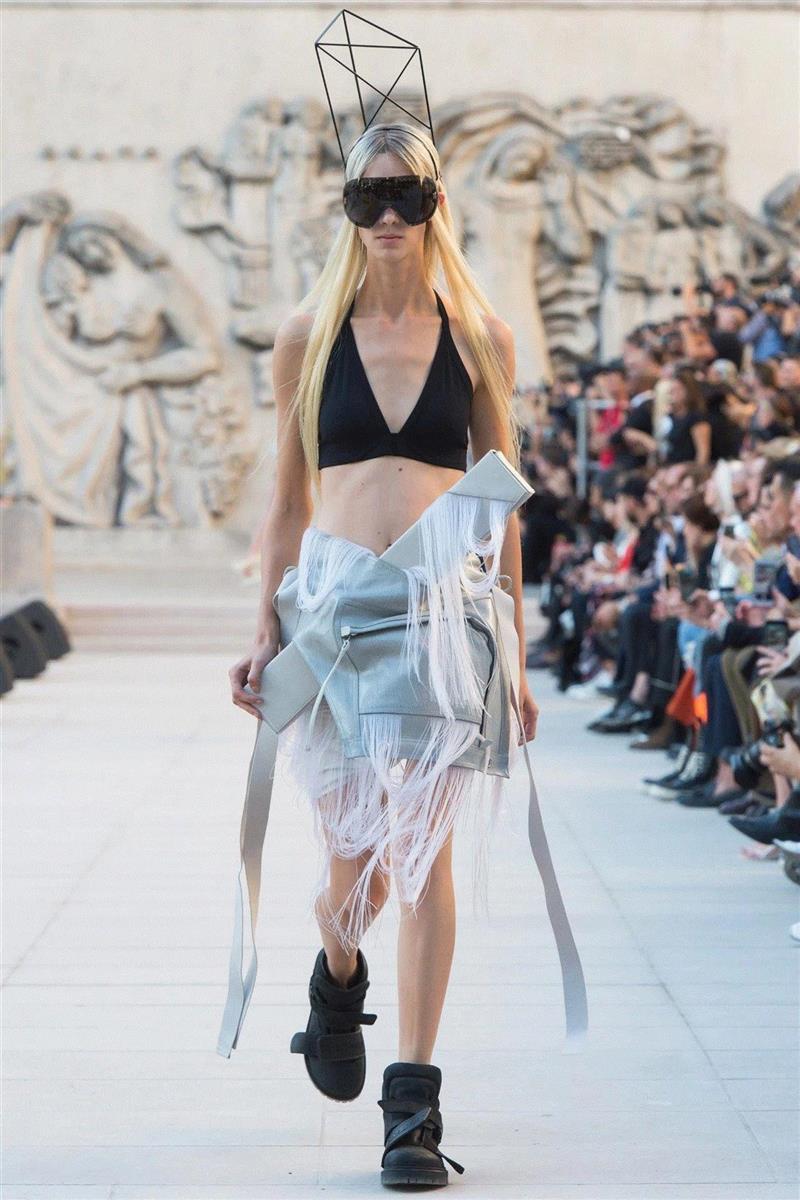 【IFA-时尚资讯】独立和怪异也可以是一种生存之道\Rick Owens,IFA,资讯,生存之道,Owens,欧文斯,设计师,节目,塔特林,夹克,Spring