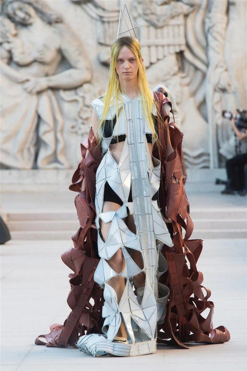 【IFA-时尚资讯】独立和怪异也可以是一种生存之道\Rick Owens,IFA,资讯,生存之道,Owens,欧文斯,设计师,节目,塔特林,夹克,Spring