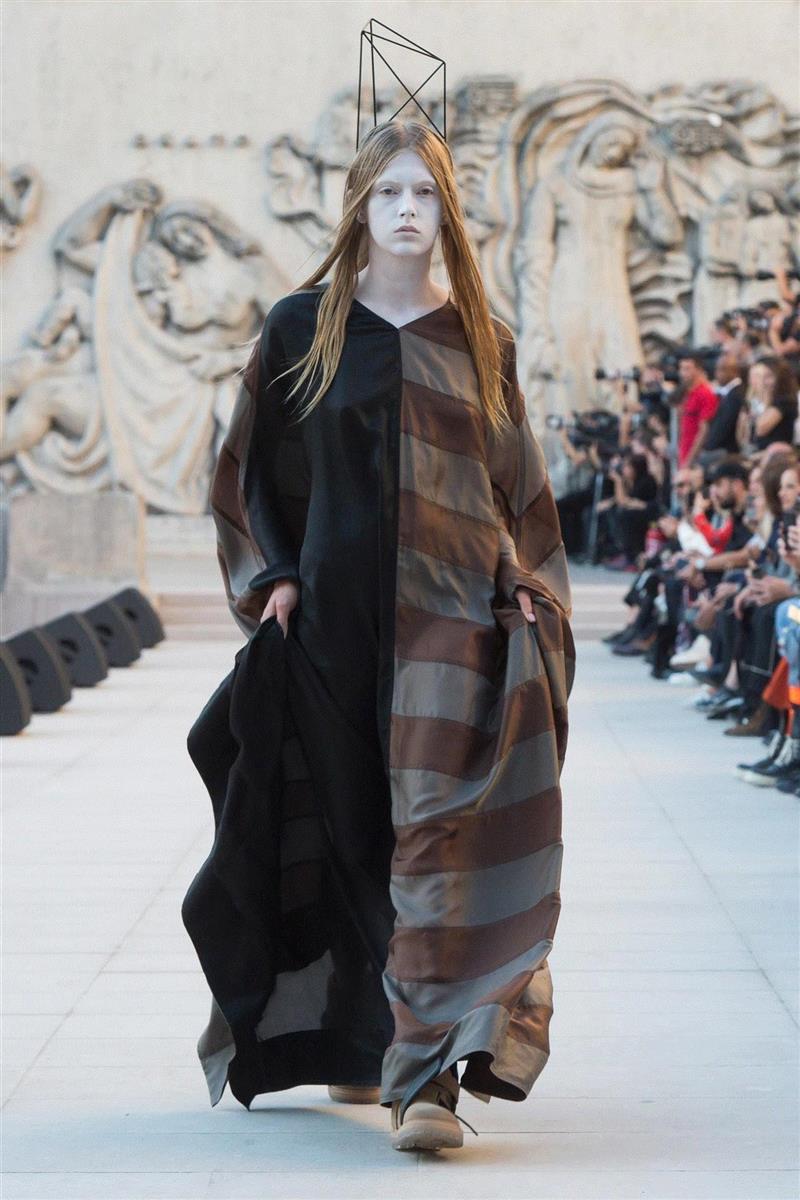 【IFA-时尚资讯】独立和怪异也可以是一种生存之道\Rick Owens,IFA,资讯,生存之道,Owens,欧文斯,设计师,节目,塔特林,夹克,Spring
