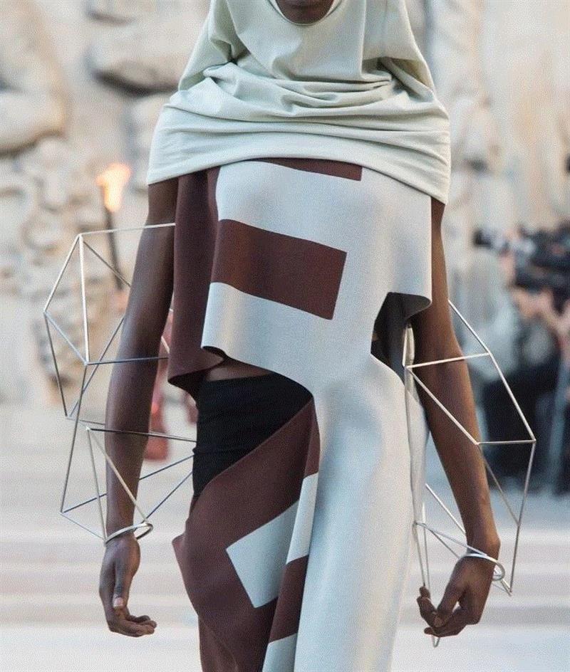         ,【IFA-时尚资讯】独立和怪异也可以是一种生存之道\Rick Owens,IFA,资讯,生存之道,Owens,欧文斯,设计师,节目,塔特林,夹克,Spring