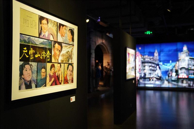 SFM·展览 | 匠心绘影——纪念改革开放四十周年电影海报展开幕啦！,电影,海报展,SFM,匠心,上海电影博物馆,开幕式,范奕蓉,邵毓挺,动画,徐汇区文化局