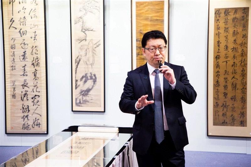 中国古代书画部主管左昕阳介绍重点拍品：沈周《余荫堂图卷》,【拍卖直击】蘇富比秋拍预展今日开幕！,蘇富比秋,珍品,徐震,蘇富比,书画,日间,超市,香港,佳酿,亚洲