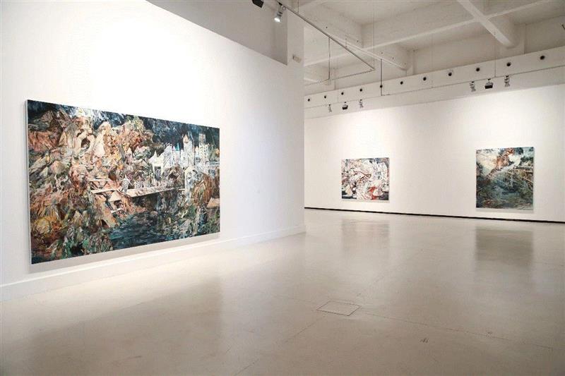 Hernan Bas: A Brief Intermission展览现场,赫尔南·巴斯——虚无的浪漫主义与旧世界意象,浪漫主义,赫尔南·巴斯,意象,巴斯,赫尔南,香港,首尔,亚麻布,丙烯,厘米
