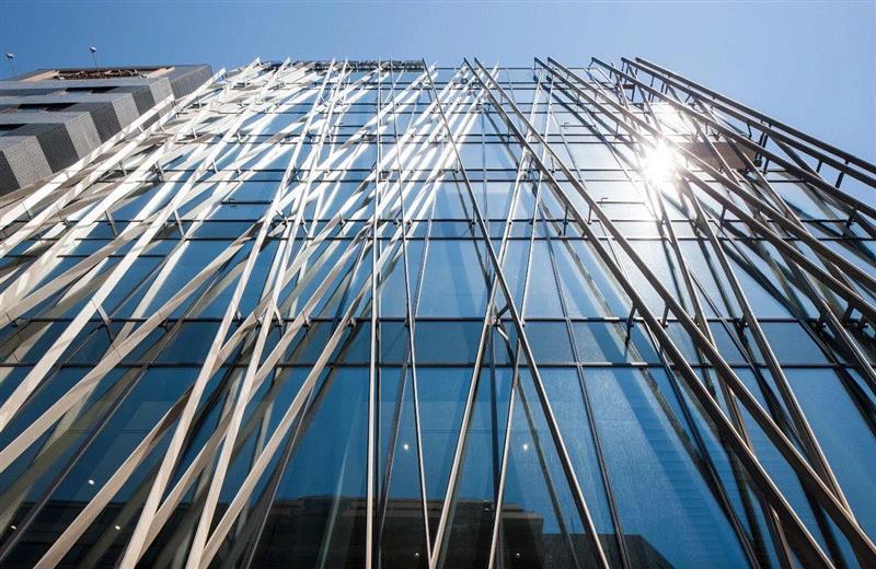 ? Kengo Kuma and Associates,日本碧海信用银行御园座分行 / 隈研吾建筑事务所,建筑,日本,隈研吾,碧海信用银行御园座分行,绿色,银行,剧院,立面,百叶窗,名古屋市