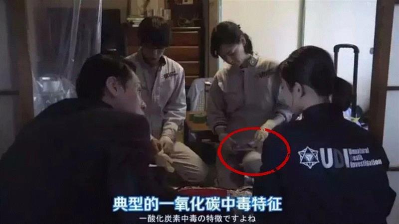 ??《非自然死亡》，奔赴案发现场，工具一样不落，服装严格谨慎,在它面前，国产职业剧就是一坨屎,职业剧,面前,职业,律师,傲骨,医生,菜鸟,法医,爱情,Live