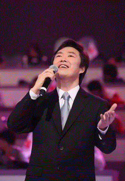 费玉清宣布退出演艺圈，那个讲着段子唱着歌的时代结束了,费玉清,演艺圈,歌手,歌坛,女士,演唱会,演艺,亲笔信,媒体,舞台