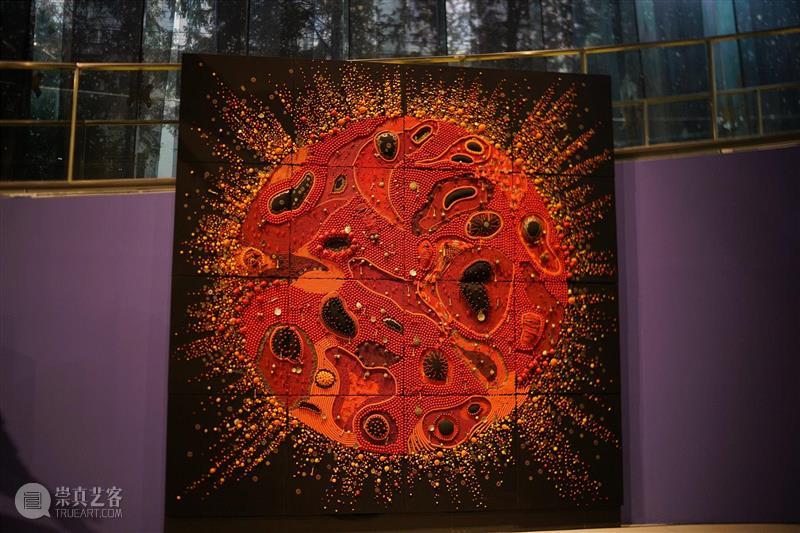  嘎德，《红太阳 Red Sun》，2018，“众妙之门”展览现场，上海当代艺术馆，201