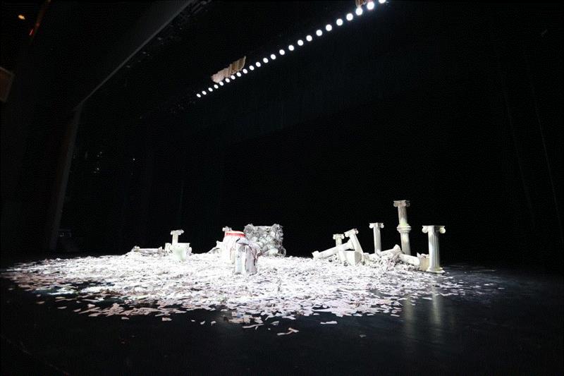 人人心中都有一口坛子，敝帚自珍奉为神祗,坛子,神祗,戏剧,剧本,导演,坛者,寓言,编剧,市民,张献