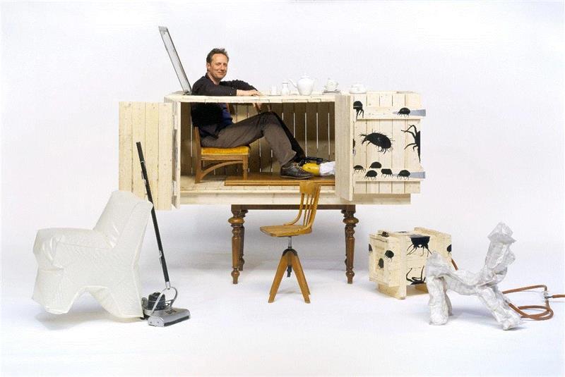 ▲ 灰尘柜（DUST CABINET），2005，Makkink & Bey工作室,展览预告 | 9月29日新展览“超景观LAND(E)SCAPE ”开幕！,景观,LAND,SCAPE,美术馆,Bey工作室,工作室,建筑,Bey,模型,设计师