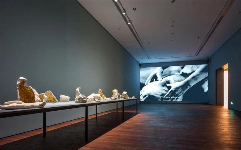 《感同身受》展览现场,「松」说｜耿雪：既非绘画，亦非雕塑,雕塑,耿雪,米开朗基罗,情诗,影像,视频,松美术馆,截图,爱情,流程
