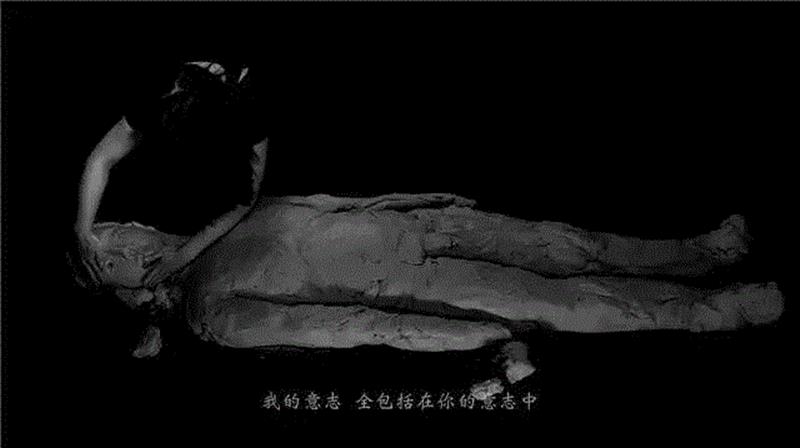 《米开朗基罗的情诗》黑白影像视频（截图）,「松」说｜耿雪：既非绘画，亦非雕塑,雕塑,耿雪,米开朗基罗,情诗,影像,视频,松美术馆,截图,爱情,流程