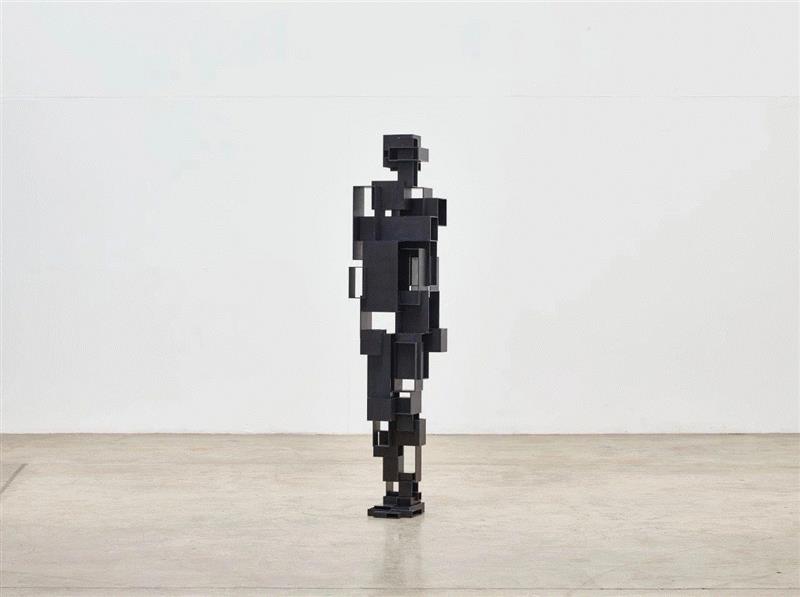 Antony Gormley,《空眩》，2015年，4毫米柯尔顿钢，184.5 x 40 x 45.