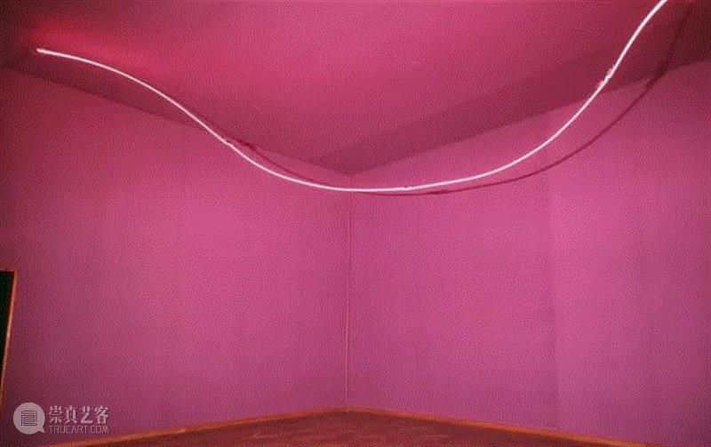 《Ambiente spaziale con neon》,非影亦非像,非影,装置,霓虹灯,绿色,乌托邦,Fontana,曲线,屋子,地毯,新媒体