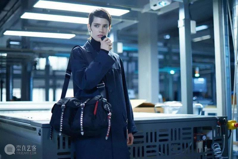 Prada的默瑟主义,Prada,默瑟,尼龙,Miuccia,品牌,建筑,设计师,背包,材质,黑色