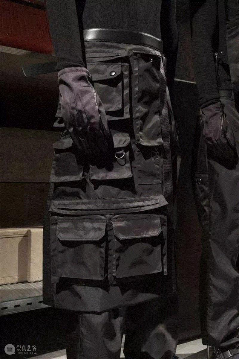 Prada的默瑟主义,Prada,默瑟,尼龙,Miuccia,品牌,建筑,设计师,背包,材质,黑色