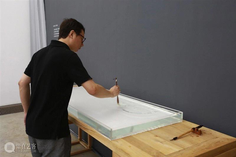邹 操 | “无不碍有” 展览现场,ThinkPad,宣纸,装置,邹操,禅宗,水槽,云山戏墨,tank,冰墨,科技