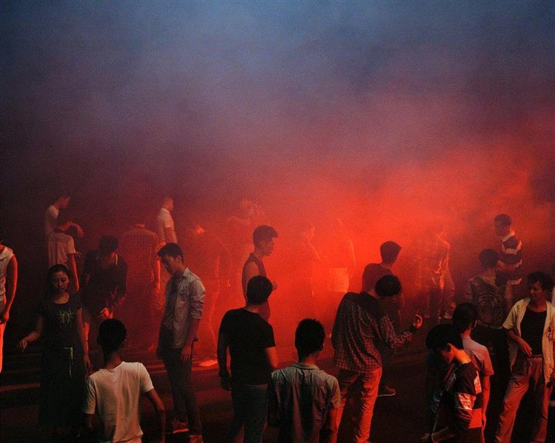 ? CHEN WEI, In the Waves #3, 2013. Courtesy of Sha