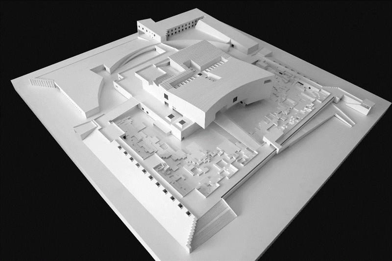 由东南水榭望入口引桥. ? 夏至,商丘博物馆 / 李兴钢建筑工作室,建筑,商丘博物馆,李兴钢,工作室,博物馆,景观,石材,商丘,古城,上下