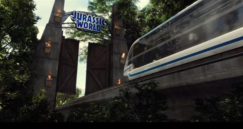 如同公园曾经的创始人哈蒙德博士所期望的那样游客可以乘着船、驾着车，或者坐在透明的旋转球里欣赏身边的恐