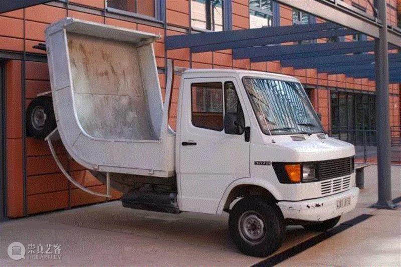 法国双年展期间展出的“卡车”之一，2009年,Why so serious? 吞下世界的艺术家——欧文·沃姆,欧文·沃姆,公共艺术,雕塑