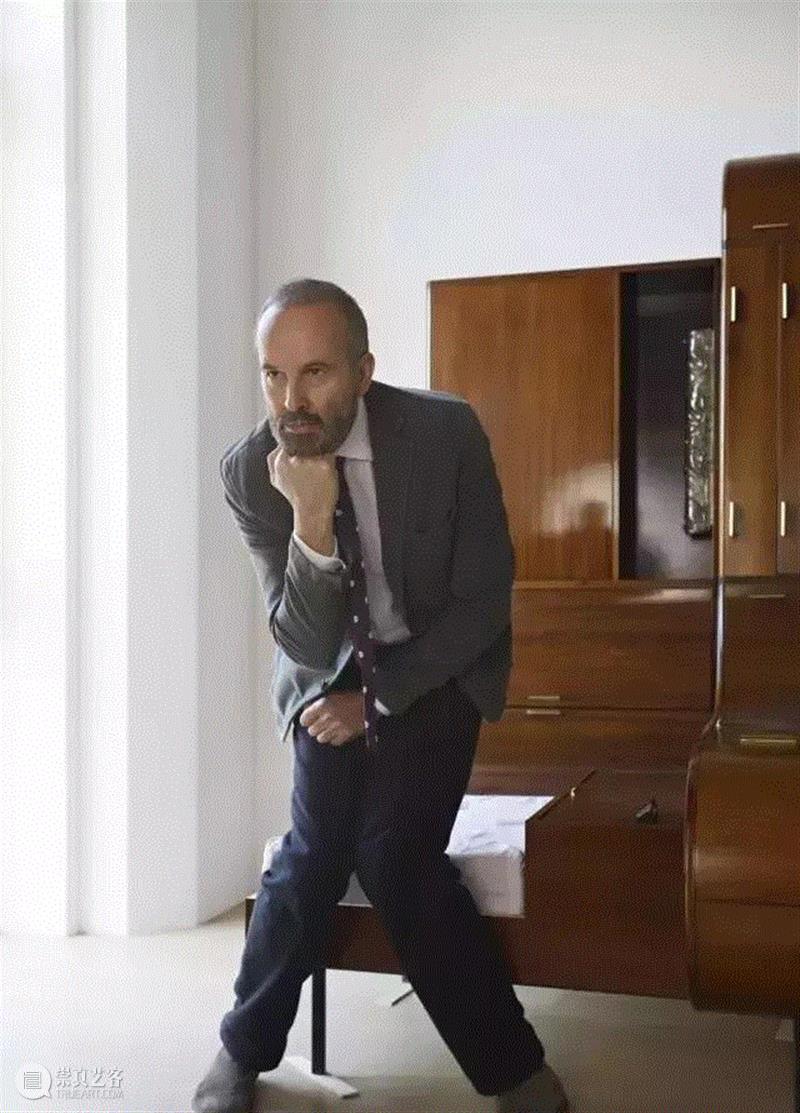 Erwin Wurm，‘一分钟雕塑’，艺术家本人,Why so serious? 吞下世界的艺术家——欧文·沃姆,欧文·沃姆,公共艺术,雕塑