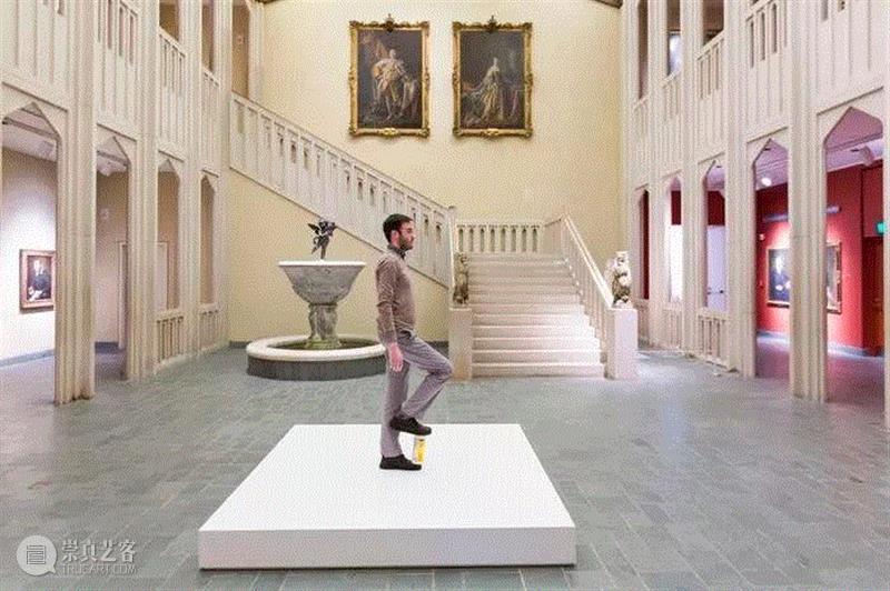 Erwin Wurm，“一分钟雕塑”指导图示，2015年,Why so serious? 吞下世界的艺术家——欧文·沃姆,欧文·沃姆,公共艺术,雕塑