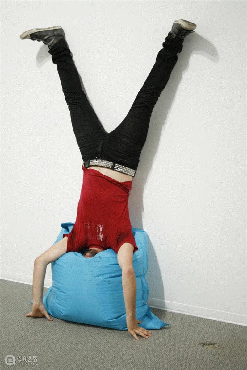 Erwin Wurm，一分钟雕塑,Why so serious? 吞下世界的艺术家——欧文·沃姆,欧文·沃姆,公共艺术,雕塑