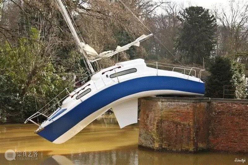 Erwin Wurm《错误认识》,Why so serious? 吞下世界的艺术家——欧文·沃姆,欧文·沃姆,公共艺术,雕塑