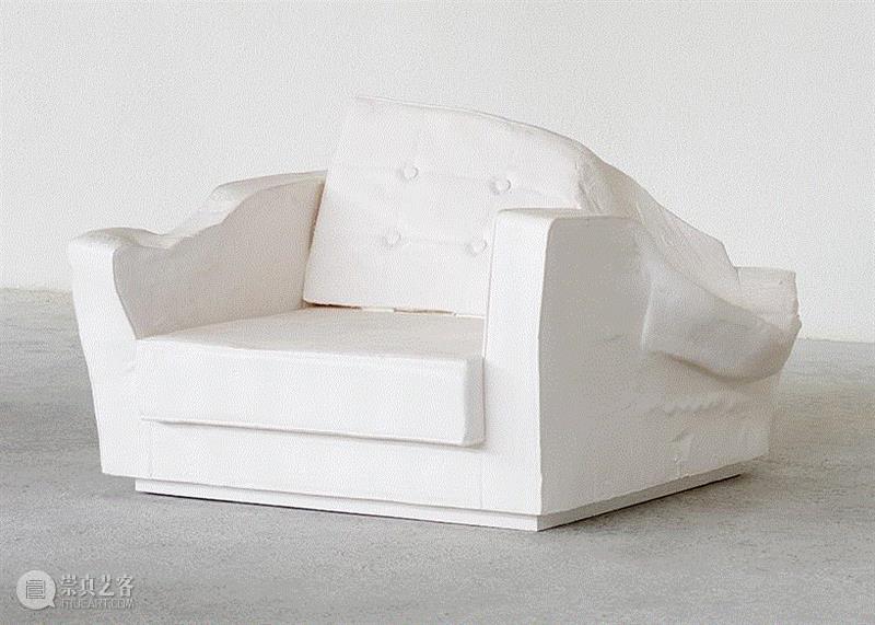 1993年，欧文·沃姆（Erwin Wurm）曾经写过一本快速增加体重的指导手册《在八天中从L号到X