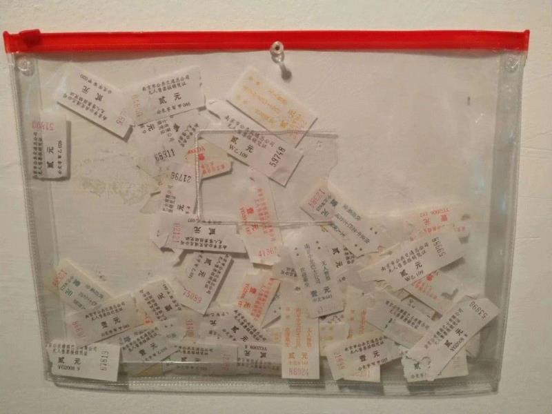 《行跡可疑》:以无聊对抗无聊丨AMNUA展评,行跡可疑,丨AMNUA,南京,华茂,装置,公车,南京艺术学院美术馆,视频,盛剑峰,目的地