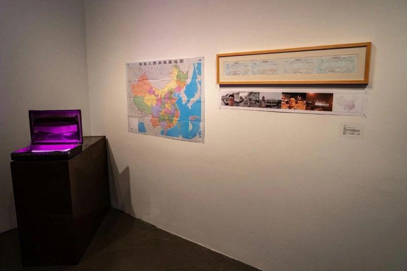 《行跡可疑》:以无聊对抗无聊丨AMNUA展评,行跡可疑,丨AMNUA,南京,华茂,装置,公车,南京艺术学院美术馆,视频,盛剑峰,目的地