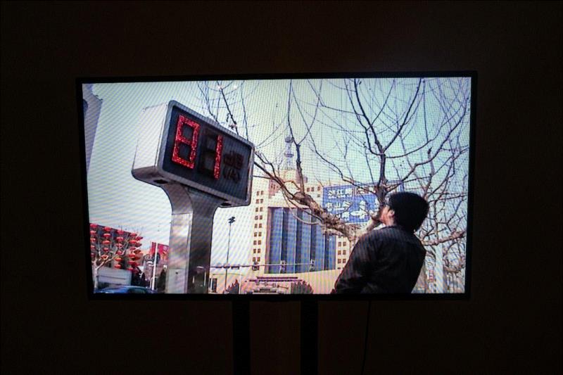 《行跡可疑》:以无聊对抗无聊丨AMNUA展评,行跡可疑,丨AMNUA,南京,华茂,装置,公车,南京艺术学院美术馆,视频,盛剑峰,目的地