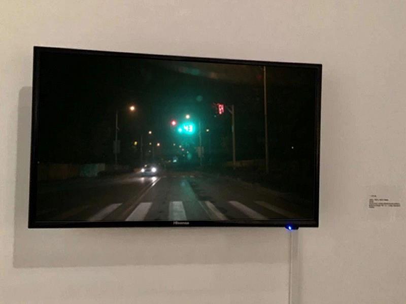 《行跡可疑》:以无聊对抗无聊丨AMNUA展评,行跡可疑,丨AMNUA,南京,华茂,装置,公车,南京艺术学院美术馆,视频,盛剑峰,目的地