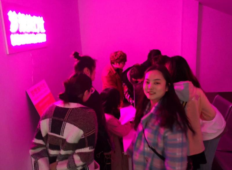《行跡可疑》:以无聊对抗无聊丨AMNUA展评,行跡可疑,丨AMNUA,南京,华茂,装置,公车,南京艺术学院美术馆,视频,盛剑峰,目的地
