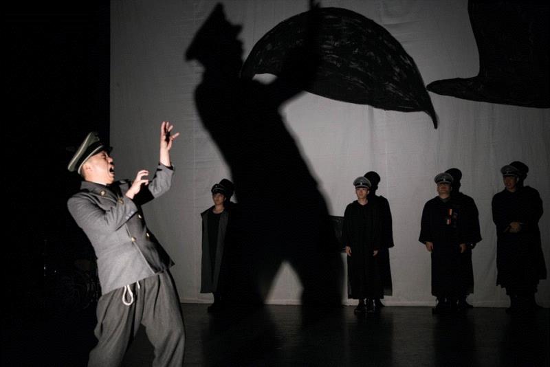 在2019年5月,将发生一件本该发生在1945年的怪事,怪事,希特勒,卓别林,肚子,电影,爱娃,刘晓晔,人物,王印,耿尤优