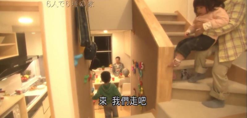 视野 ▎6人蜗居20平米，花1400万找的设计师把2层楼变5层，高度不变！,设计师,房间,楼梯,石井,吉村家,孩子们,老人,房子,厨房,洗衣机
