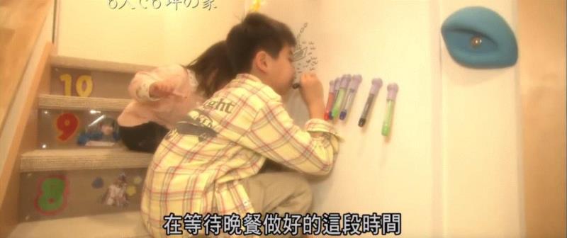 视野 ▎6人蜗居20平米，花1400万找的设计师把2层楼变5层，高度不变！,设计师,房间,楼梯,石井,吉村家,孩子们,老人,房子,厨房,洗衣机