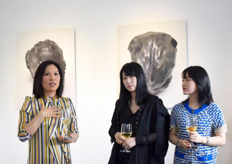 策展人与艺术家现场发言,艺术亭台 PAVILION |《驱散阴霾之虚室生白》展览开幕,阴霾,亭台,PAVILION,周褐褐,上海当代艺术馆,策展人,孙文倩,雕塑,良夜,开幕式